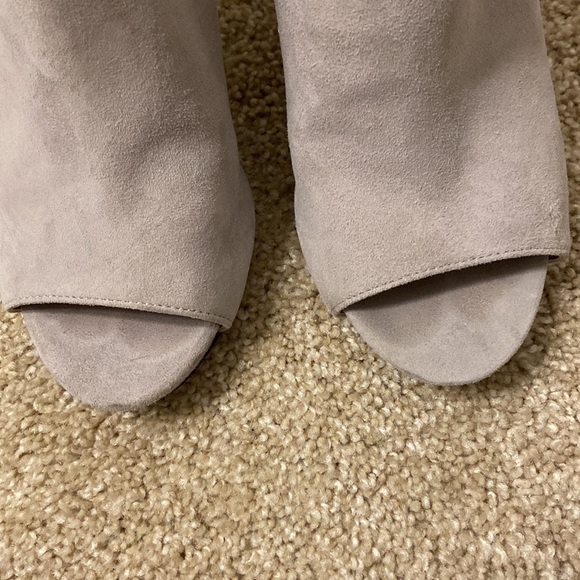 Via Spiga Gray Suede Peep Toe Heels 5M - Picture 9 of 12
